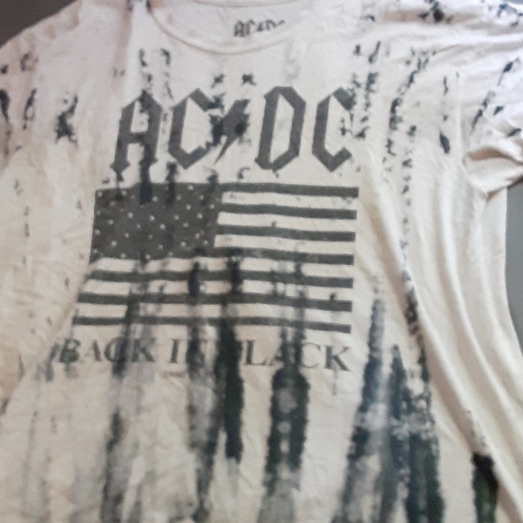 Tshirt - Picture 1 of 2